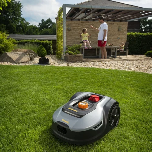 Akkumulátoros robotfűnyíró 900 m2, WiFi és Bluetooth vezérlési lehetőséggel Riwall PRO RRM 950 APP