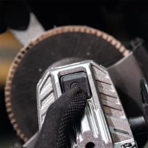 Akkus sarokcsiszoló indukciós motorral IXES 20V (2Ah akkuval és 2,4A töltővel) Scheppach BC-AG125-X-SET S