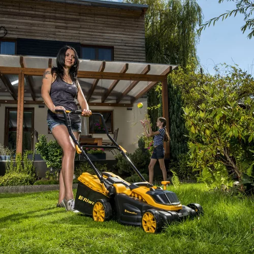 Akkus fűnyíró 20V szénkefe nélküli motorral Riwall PRO RALM 3820 (akku és töltő nélkül)