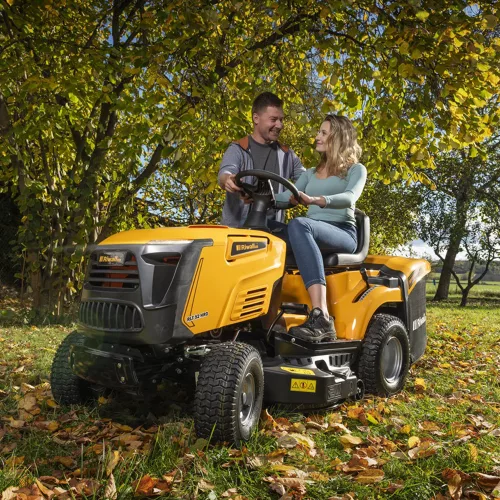 Fűnyíró traktor hidrosztatikus váltóval és hátsó kidobással, 92 cm Riwall PRO RLT 92 HRD
