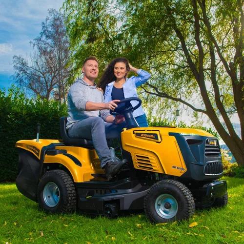Fűnyírótraktor 86 cm hátsó kidobással és mechanikus váltóval Riwall PRO RLT 86 TRD