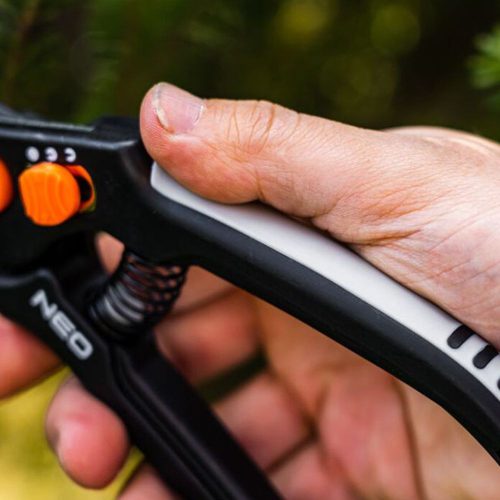 Metszőolló, mellévágó, teflon bevonat, állítható pengenyílás, 185mm Neo